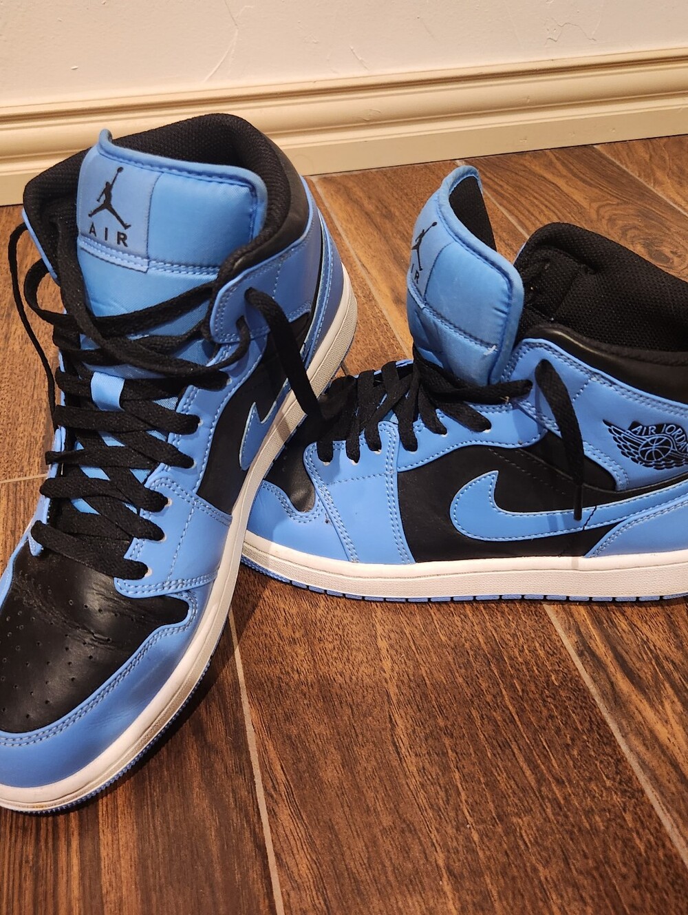 Air Jordan Mid 1 University Blue & Black